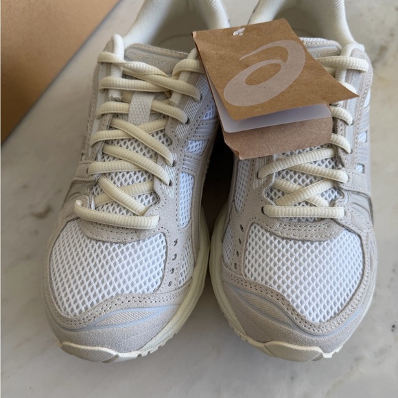 Asics Gel-Kayano 14 in White and Smoke Gray size US 7 - Picture 3 of 7